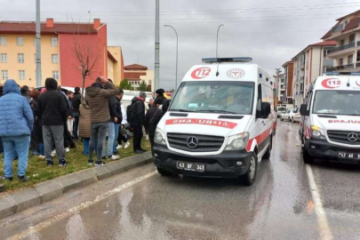 Kütahya'da işçi servisi ile münibüs çarpıştı: 7 yaralı