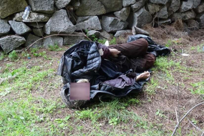 Evsiz adam ormanlık alanda ölü bulundu