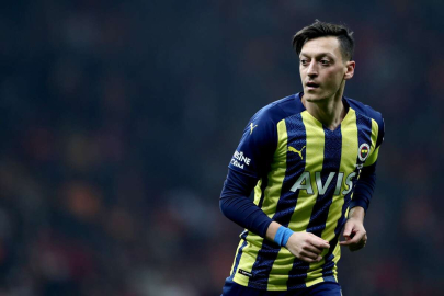 Mesut Özil, futbolu bıraktığını açıkladı