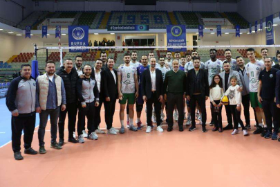 Bursa Büyükşehir Belediyespor sahasında Tokat Belediye Plevne’yi set vermeden geçti