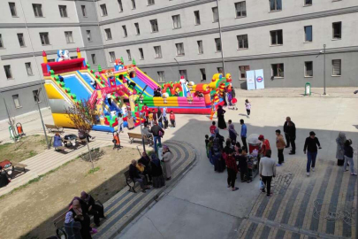 Her şey çocukların yüzündeki minik tebessüm için