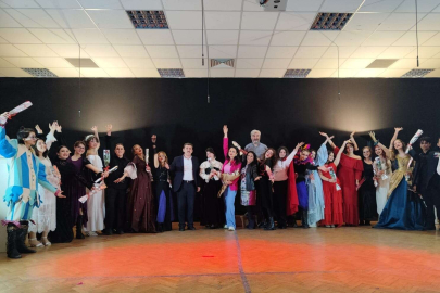 Bursa’da Alkışlarla Tiyatro!