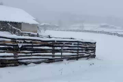 Bursa'da kar manzarasına uyandılar