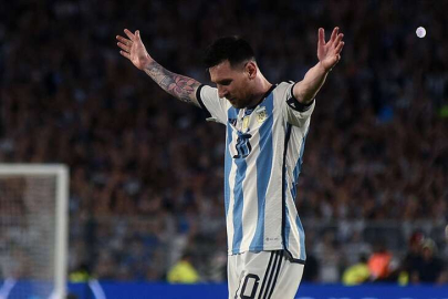 Messi, Arjantin formasıyla "100'ler kulübü"ne girdi