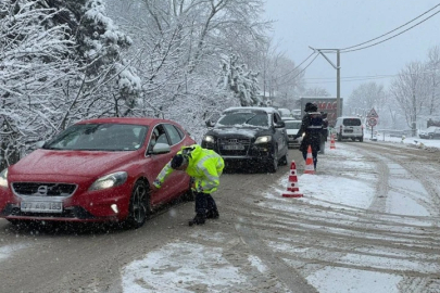 Uludağ'da kar 1 metreyi aştı, zincirsiz çıkışa izin verilmiyor