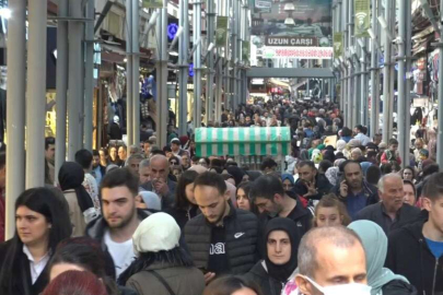 Bursa tarihi Uzun Çarşı’da bayram yoğunluğu