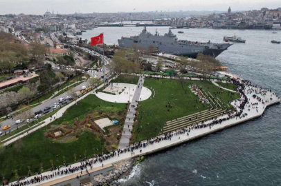 TCG Anadolu gemisini görmek isteyen vatandaşlar 2 km kuyruk oluşturdu