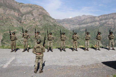 Mehmetçik'in Ramazan Bayramı’nda elleri tetikte, gözleri sınırda