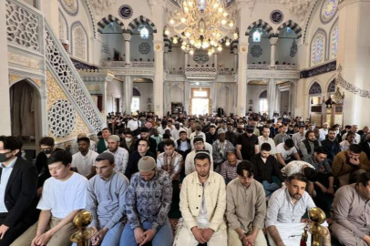 Tokyo Camii’nde bayram namazı 2 kez kılındı