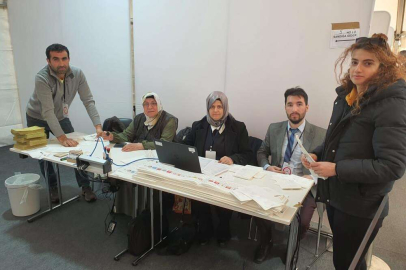 Almanya'da oy verme işlemi başladı