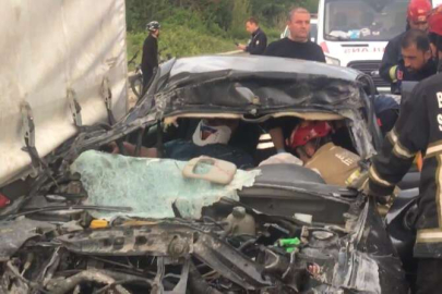 Bursa'da TIR'a çarpan otomobil sürücüsü hayatını kaybetti