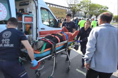 Motosiklet yayaya çarptı: 2 yaralı