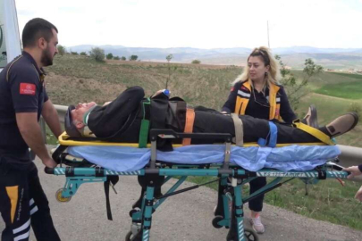 Cenazeye giden ailenin bulunduğu otomobil tır ile çarpıştı: 3 yaralı