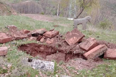 Tarihi mezarlıkta kaçak kazı pes dedirtti!