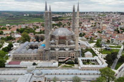 Selimiye Camii'nin kubbe aleminin montajı başladı