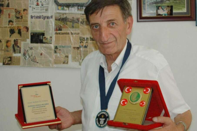 Dünyanın en uzun burunlu adamı hayatını kaybetti