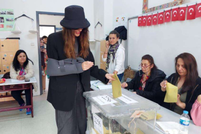 Oyuncu Dilan Çiçek Deniz oyunu kullandı