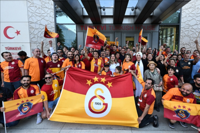 New York'ta sarı kırmızı kutlama