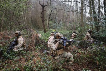 SAT Komandolarının harbe hazırlık eğitimi nefes kesti