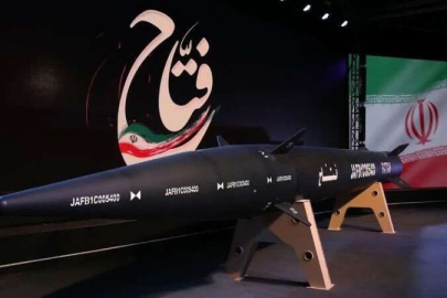 İran, ilk hipersonik balistik füzesi 'Fettah'ı tanıttı