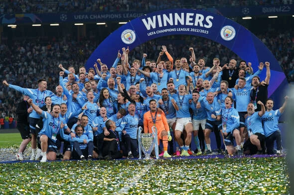 Şampiyonlar Ligi Kupası  İlkay Gündoğan'ın ellerinde yükseldi