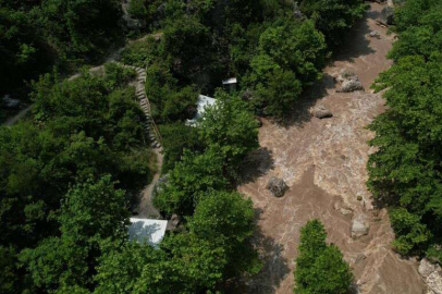 Bursa'da buz gibi derenin içinde doğal kaplıca hamamı büyülüyor