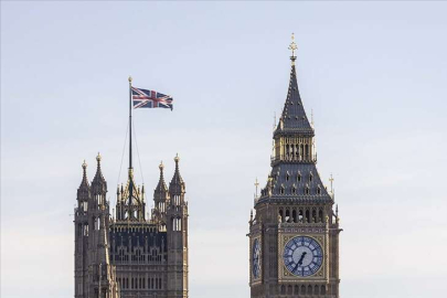 İngiltere'nin kamu borcu ilk kez GSYH'yi aştı