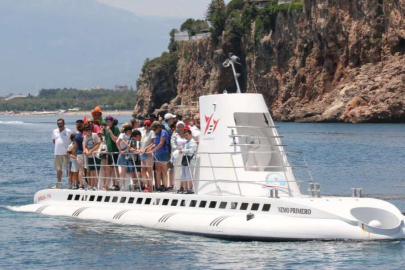 Türkiye’nin ilk turistik denizaltısı, dalışlara devam ediyor