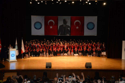 Bursa Uludağ Üniversitesi'nde mezuniyet heyecanı sürüyor