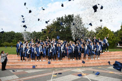 Emine Örnek Lisesi'nde mezuniyet coşkusu