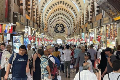 Bayram öncesi Mısır Çarşısı'nda alışveriş hareketliliği