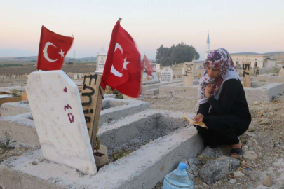 Deprem mezarlığında hüzünlü bayram ziyareti