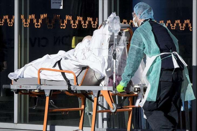 Strazburg'da hastalar, otoparkta tedavi görüyor