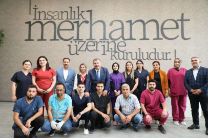 Bakan Koca’dan Defne Devlet Hastanesi’ne bayram ziyareti