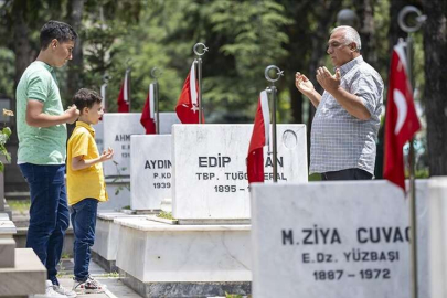 Cebeci Askeri Şehitliği'nde bayram yoğunluğu