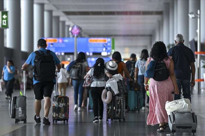 İstanbul'da havalimanı ve otogarda yoğunluk sürüyor