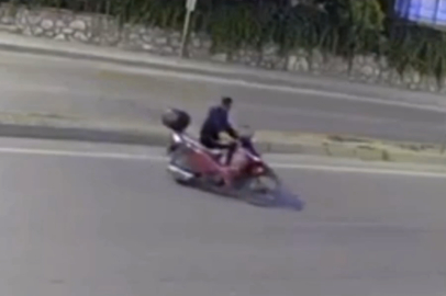 Bursa'da motosiklet hırsızlığı güvenlik kamerasında
