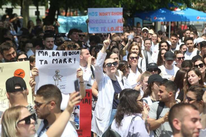 Tıp öğrencilerinden protesto