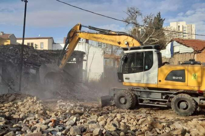 Osmangazi'deki tarihi bölge metruk binalardan temizlendi