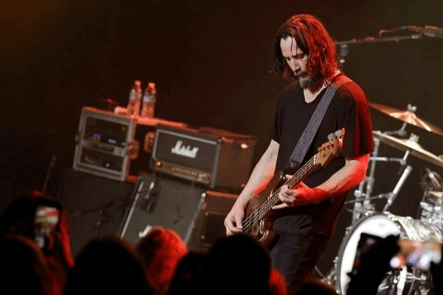 Keanu Reeves 20 sene sonra sahnelere döndü