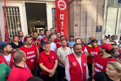 İzmir Büyükşehir Belediyesi işçilerinden iş bırakma eylemi