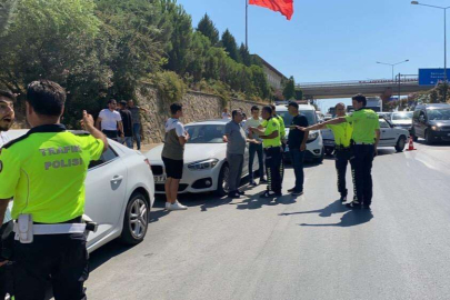 16 araç birbirine girdi: Yaralılar var