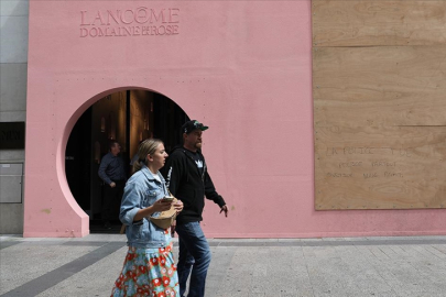 Paris'te otel fiyatları 10 kat arttı!