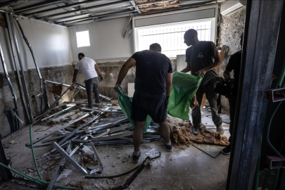 İsrail, Filistinlileri evlerini yıkmaya zorluyor