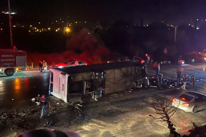 Katliam gibi kaza: 3 ölü, 50 yaralı