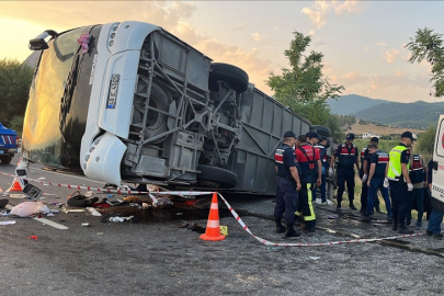 Kum yüklü kamyon otobüse çarptı, 6 kişi öldü, 42 kişi yaralandı