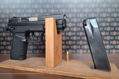 Şüpheli araçtan ruhsatsız tabanca çıktı