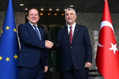 Bakan Bolat, AB Komiseri Varhelyi ile görüştü