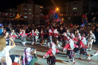 Festivalin gözdesi Yıldızlar folklor ekibi oldu
