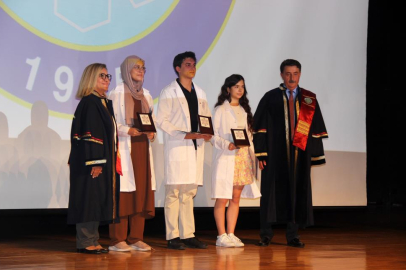 Bursa'da hekim adayları beyaz önlüklerini giydi